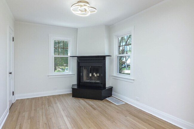 Building Photo - 15W355 Harvard St