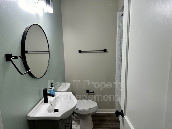 Building Photo - 2411 E 39th St