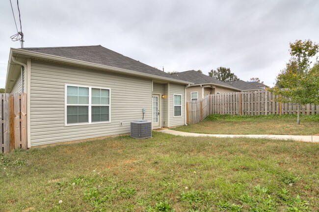 Building Photo - 3 Bedroom Ranch in Grovetown