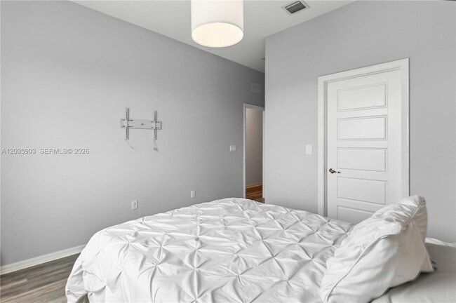 Building Photo - 612 NE 193rd St