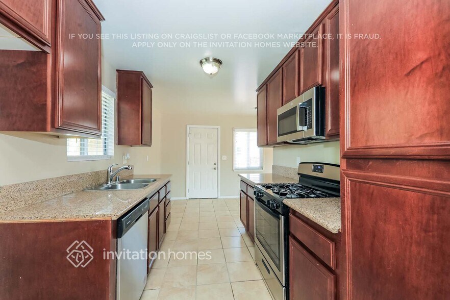 Building Photo - 2815 St Elmo Dr
