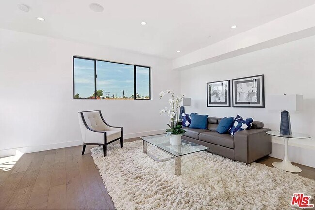 2nd level great room - 6077 Hargis St