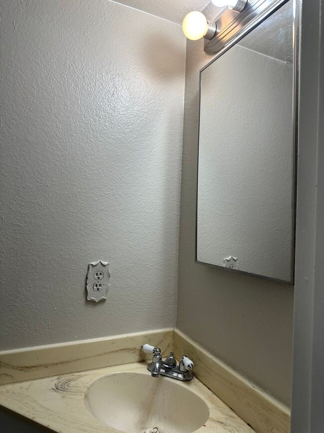 Building Photo - Three bedroom townhome with 2 car garage a...