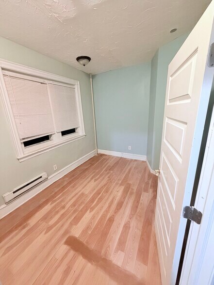 Building Photo - 428 S 57th St