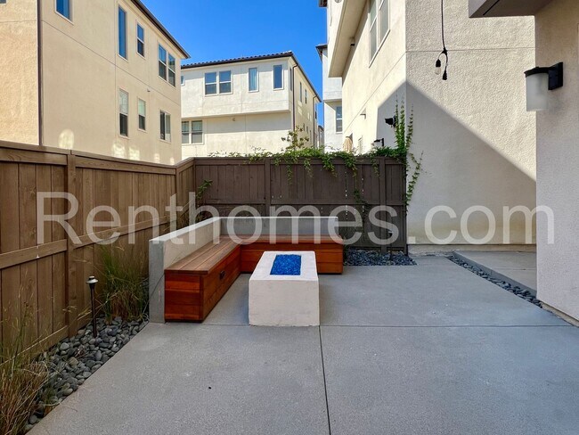 Building Photo - 15113 Lincoln Lp
