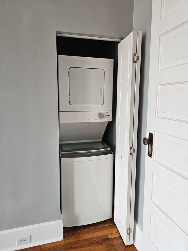 Building Photo - 103 E Main St