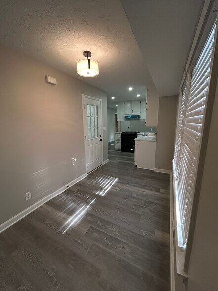 Building Photo - 140 Oakhurst Dr