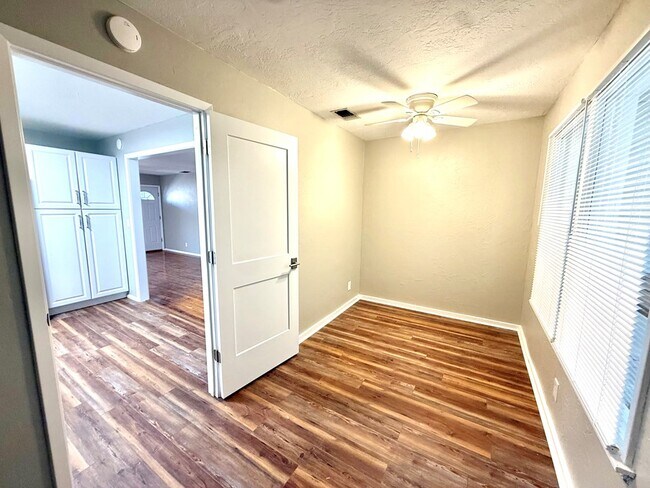 Building Photo - 329 W Main St