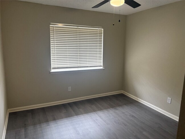Building Photo - 5650 Birchmont Dr