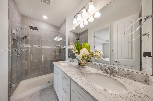 Building Photo - 5110 Eucalyptus Dr