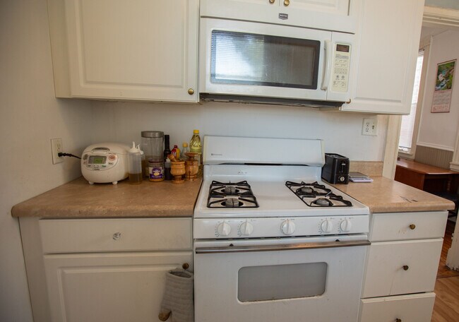 Kitchen - 705 N 27th St