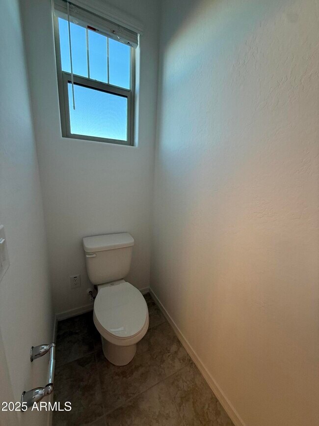 Building Photo - 9973 W Mitchell Ave