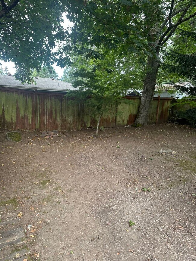 Building Photo - Charming 2-Bedroom, 1-Bathroom House in North Seattle.