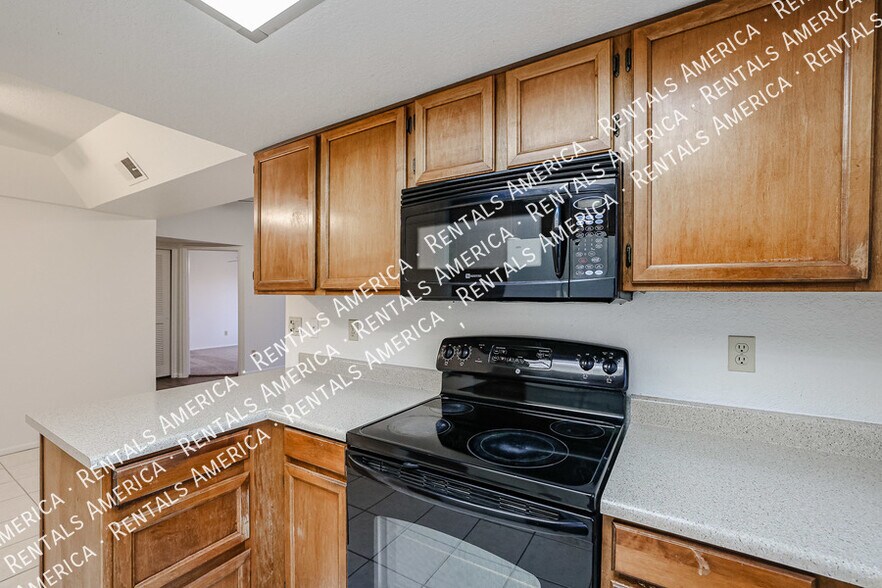 Building Photo - 839 S Westwood
