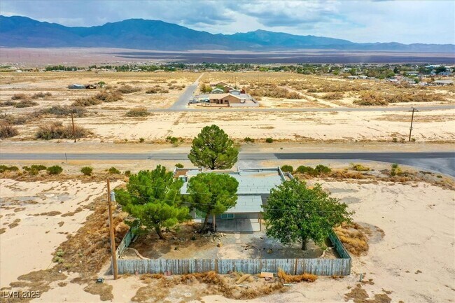 Building Photo - 5610 N Linda St