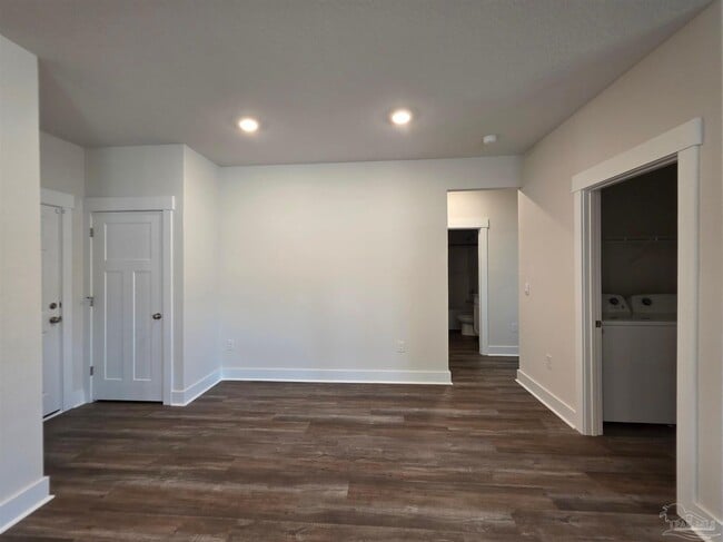 Building Photo - 5839 Sargassum Ln