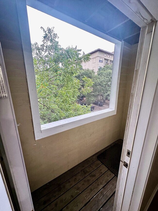 Building Photo - ***West Campus Apartment for Rent * Pet Friendly * Walk to UT Campus * On Bus Route * Spacious * ...