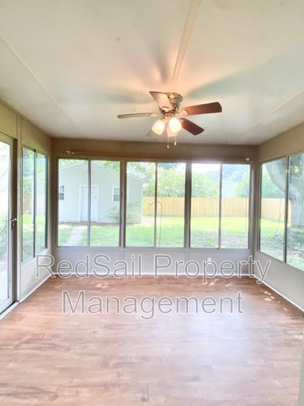 Building Photo - 504 Beech Dr