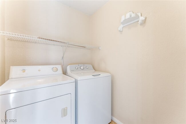 Building Photo - 5001 Light Springs Ave