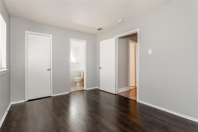 Building Photo - 2121 Travis Dr