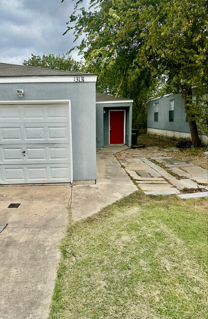 Building Photo - 13131 Independence Ave