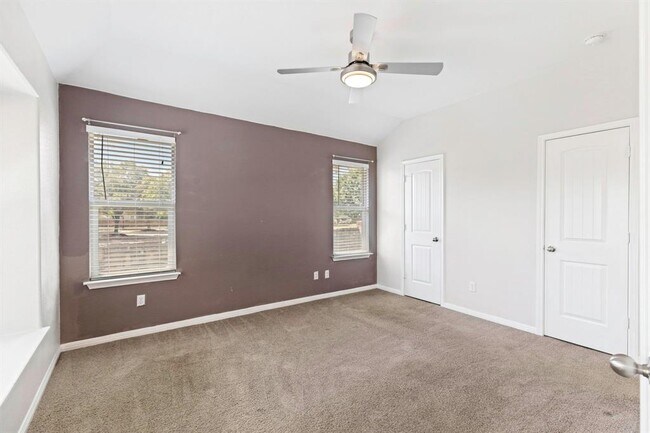 Building Photo - 105 Rock Bluff Ln