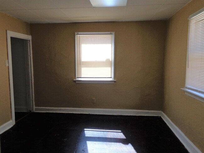 Building Photo - 2341 Hood Ave