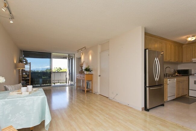 Building Photo - 3805 Kanaina Ave