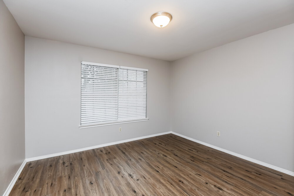 Building Photo - 1300 Maple Terrace Dr