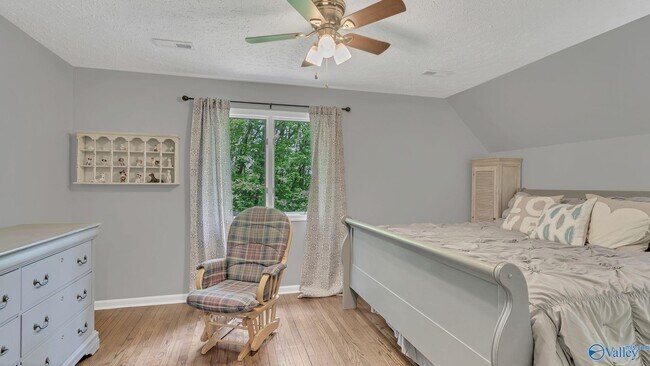 Building Photo - 511 Rainbow Dr