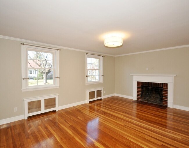Building Photo - 66 Southfield Cir