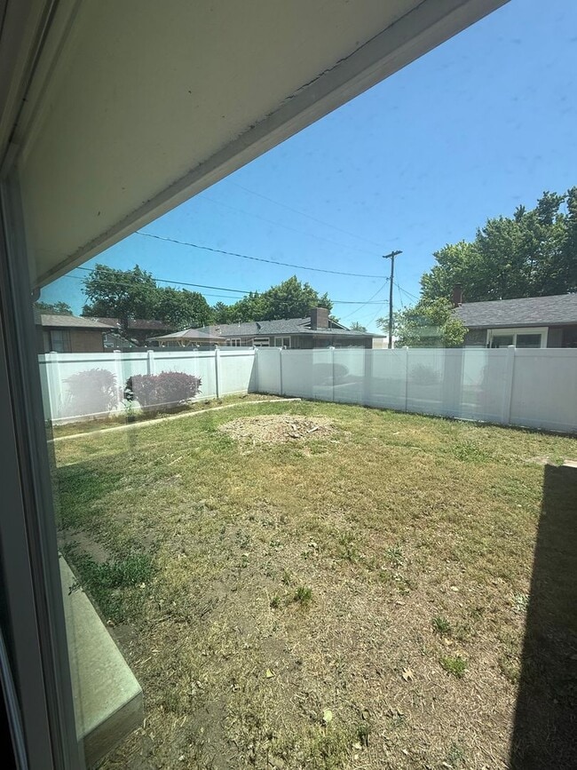Building Photo - 3 Bedroom, 2 Bathroom House with Attached Double Garage