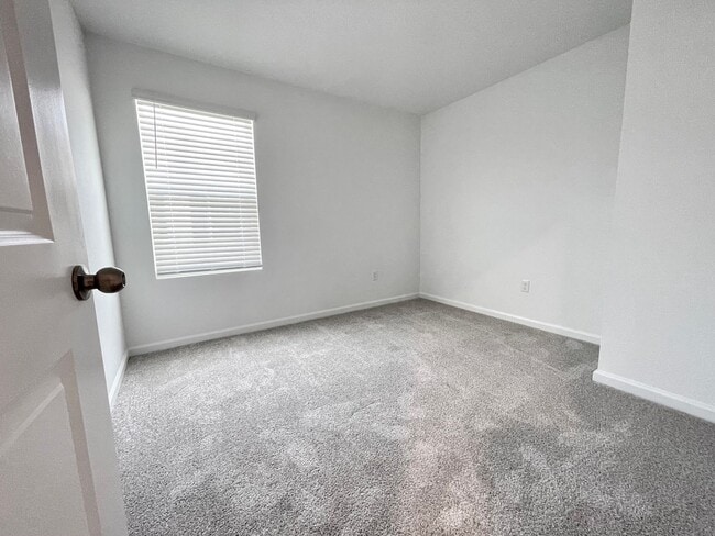 Building Photo - Newer 4 Bedroom, 2.5 Bath Corner Unit Town...