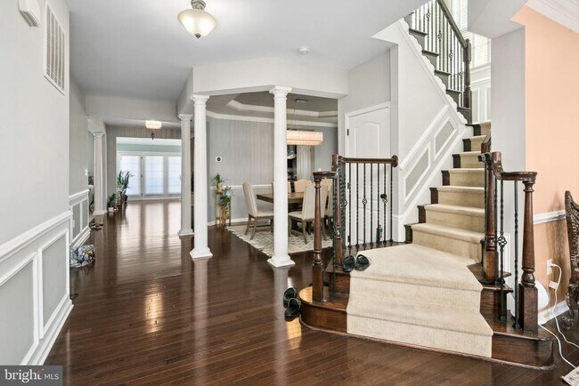 Building Photo - 42888 Southview Manor Dr