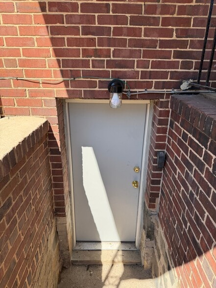 Building Photo - 2626 E Preston St