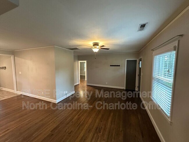 Building Photo - 2615 Ashley Rd