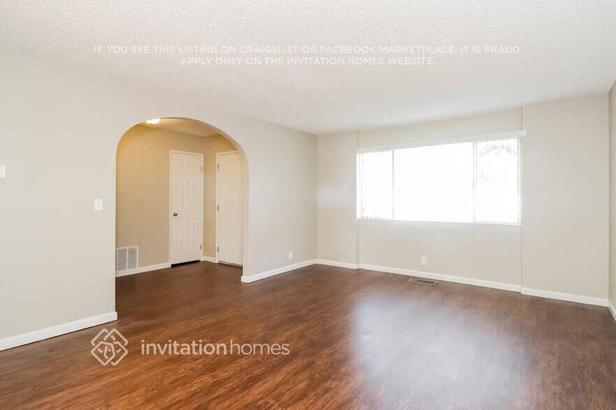 Building Photo - 2954 Redwood Dr