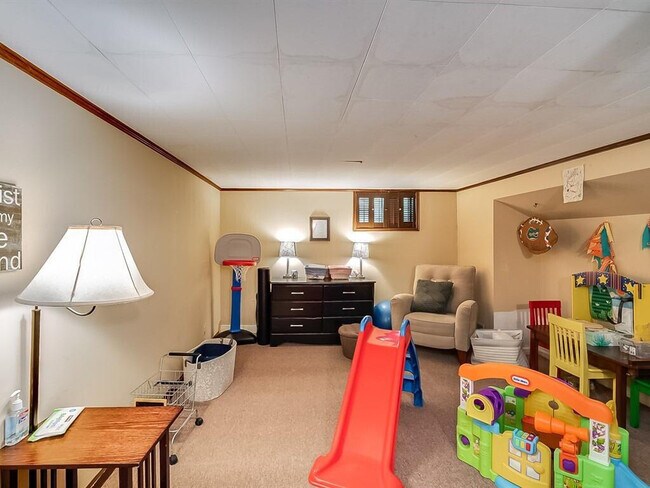 Building Photo - 217 Romany Rd