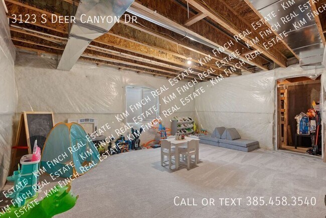 Building Photo - 3123 W Deer Canyon Dr