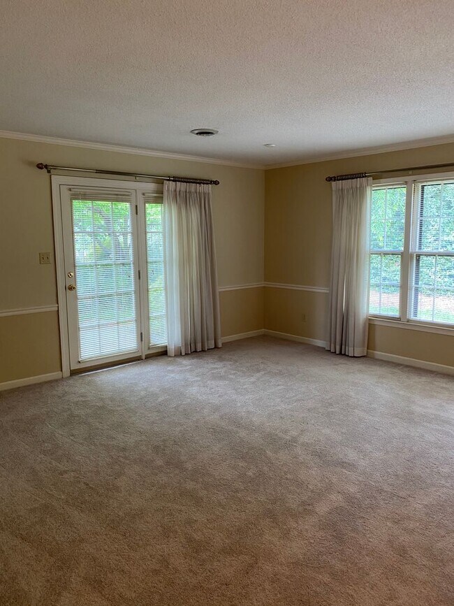 Building Photo - Very well kept condo in Lytchfield off Allistair Rd