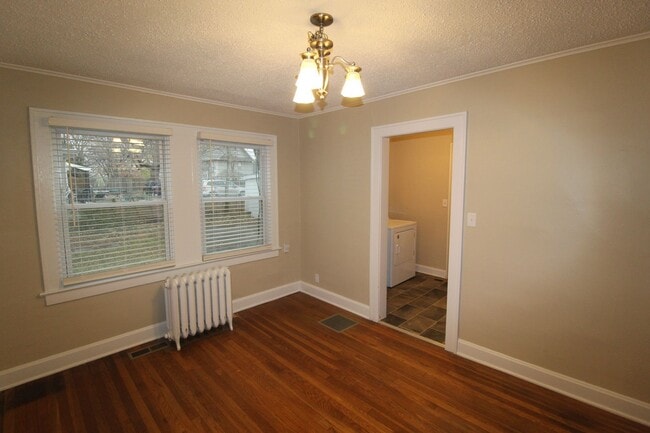 Building Photo - Updated 2 Bedroom 1 Bath Duplex Within Walking Distance to KU Med