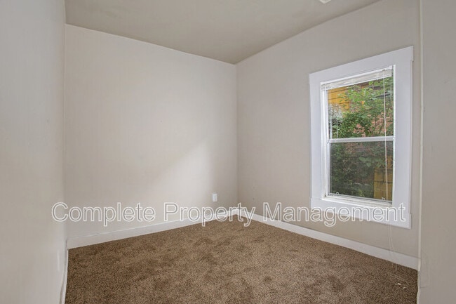 Building Photo - 109 59th St