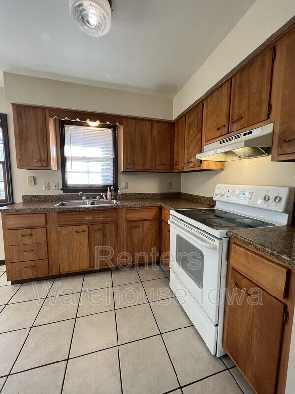 Building Photo - 7425 Wilshire Blvd