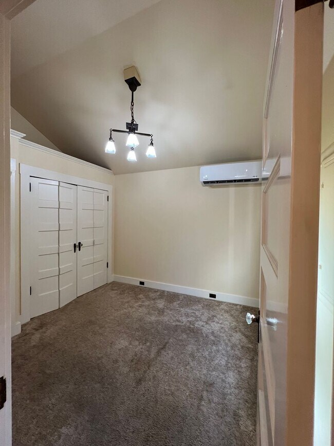 Building Photo - Charming 1 bedroom 1 bath cottage tucked off the beaten path but in down town Grass Valley with p...