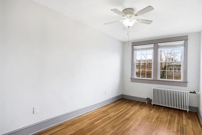 Building Photo - Chic 1 Bedroom Abode Just Off of H Street!...