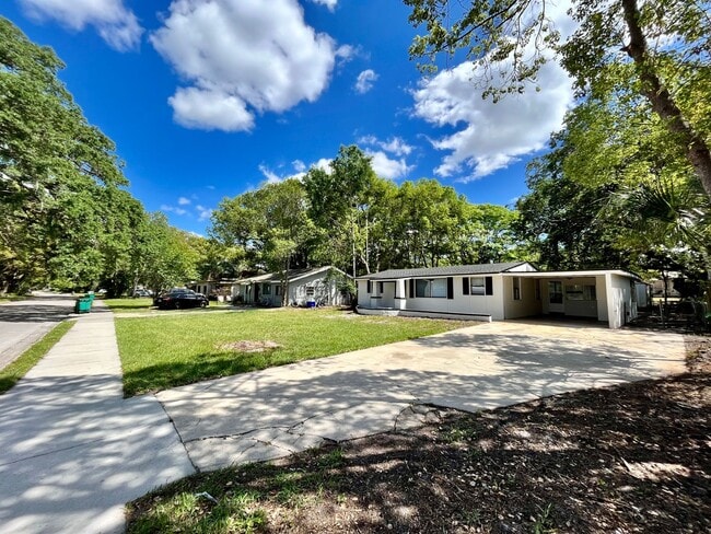 Building Photo - 817 Rosalia Dr