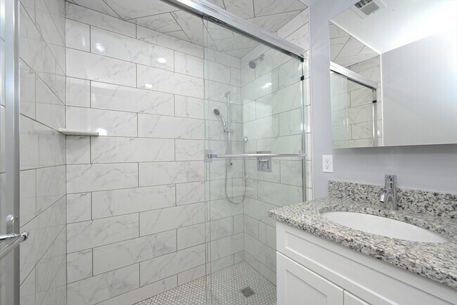 Building Photo - 245 Elm St