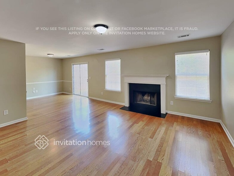 Building Photo - 2730 Englewood Dr