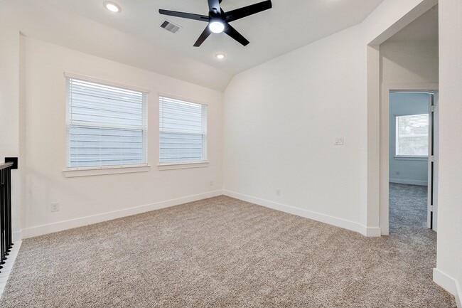 Building Photo - 132 Red Cascade Trl