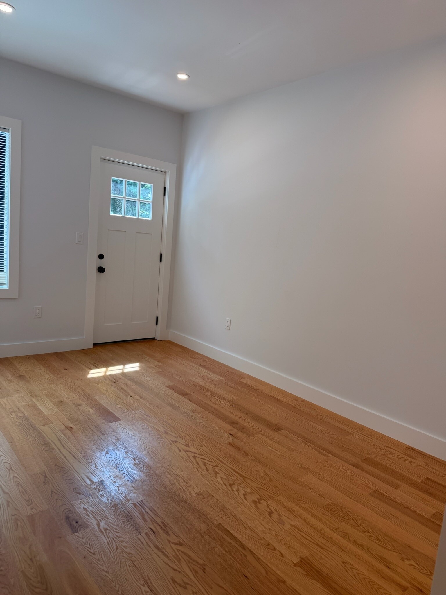 Building Photo - 27 Greycliff Rd